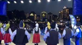 Златибор у ритму традиције: Краљев трг плесао уз коло и песму