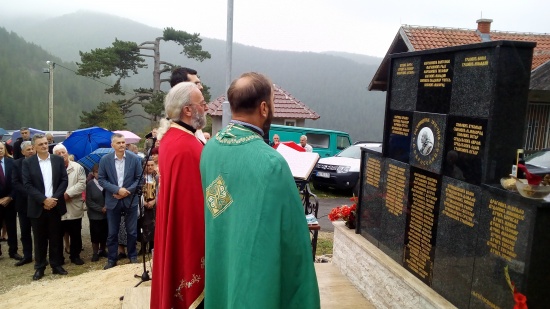 Spomenik u Dobroselici2