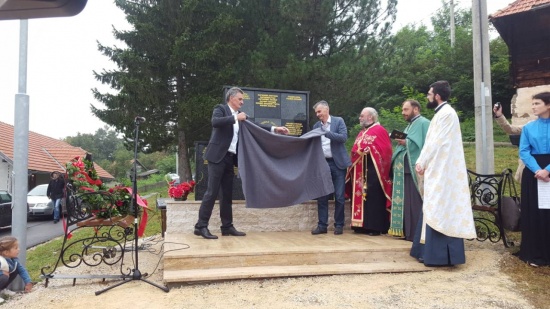 Spomenik u Dobroselici